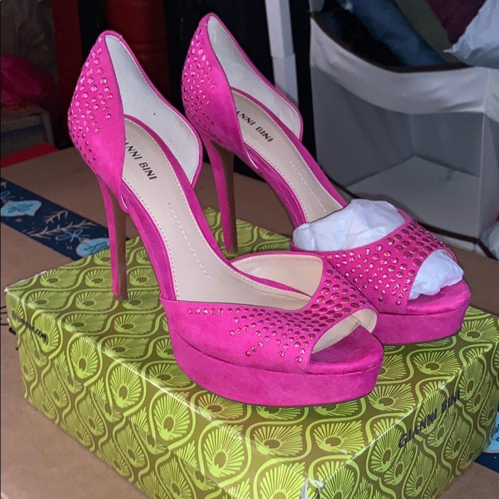 Size 10M Gianni Bini Fucsia Flame Heel